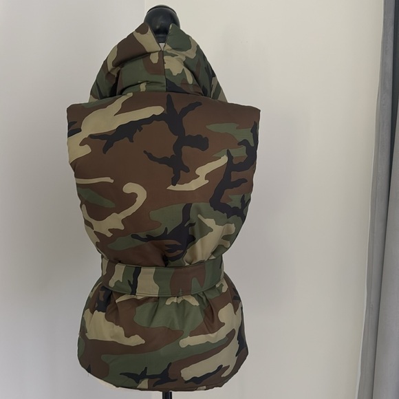 Camouflage Women's Puffer Vest - Picture 2 of 2